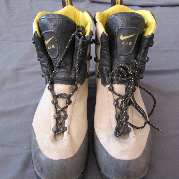 nike air hiking boots